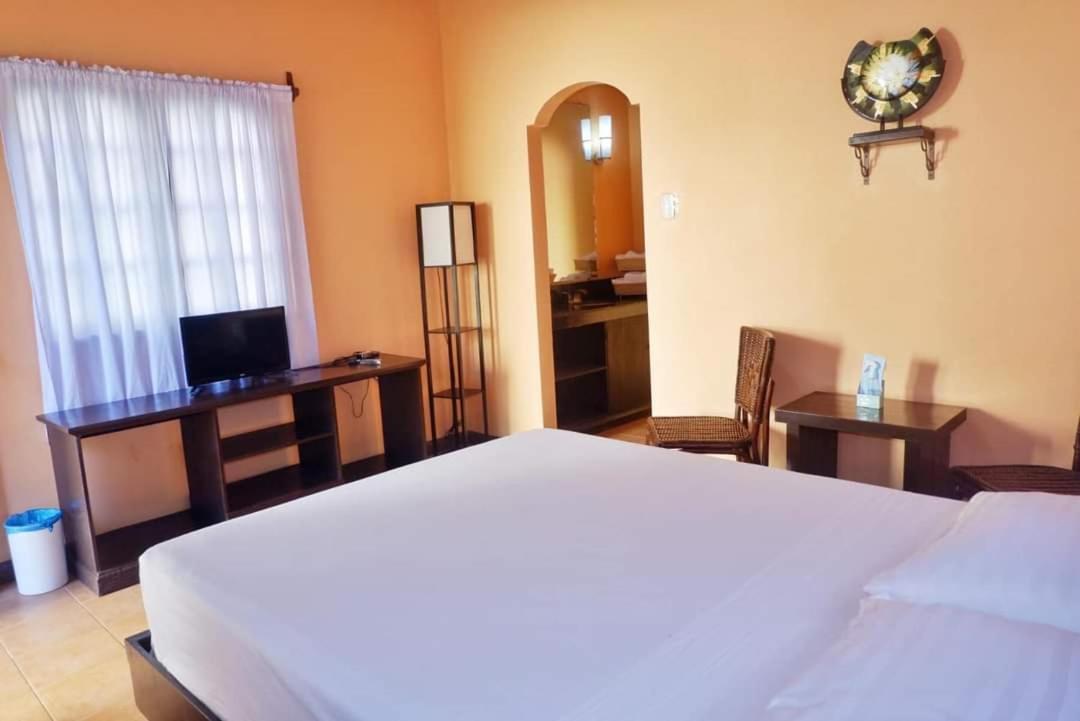 Puesta Del Sol Beach Bungalows And Restobar Mambajao Dış mekan fotoğraf