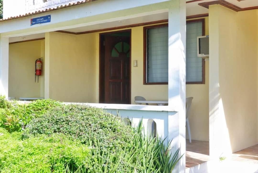 Puesta Del Sol Beach Bungalows And Restobar Mambajao Dış mekan fotoğraf